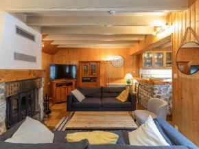 Maison au centre du village, cour privative, au calme, Wi-Fi, cheminée, idéale pour familles. - FR-1-401-234